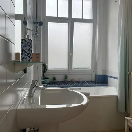 Artist In Center * Lille