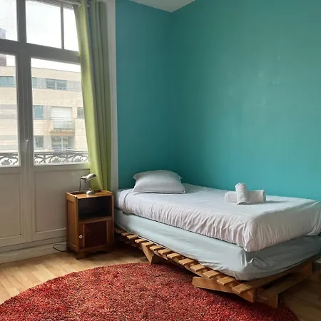 Artist In Center Lille