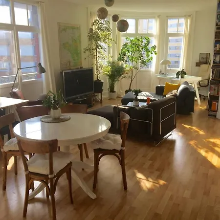 Artist In Center * Lille