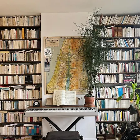 Artist In Center *