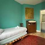 Apartment Artist In Center *