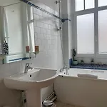 Apartment Artist In Center *