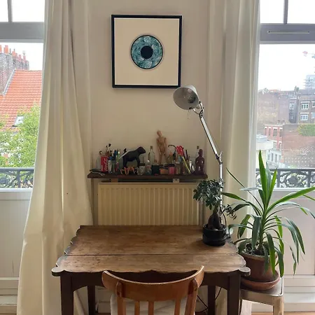 Artist In Center